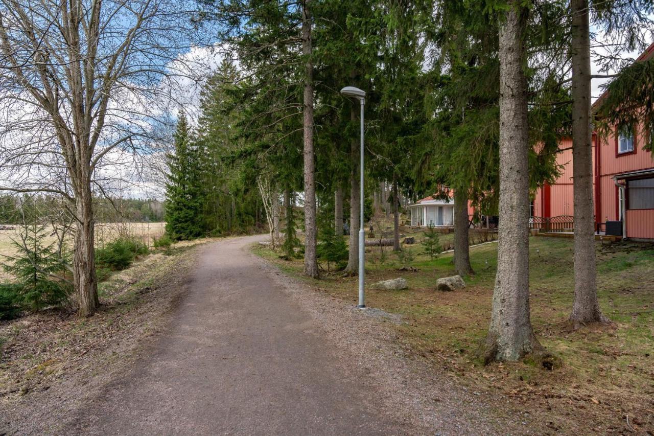Uppsala Large Family Home Beside Forest Екстер'єр фото