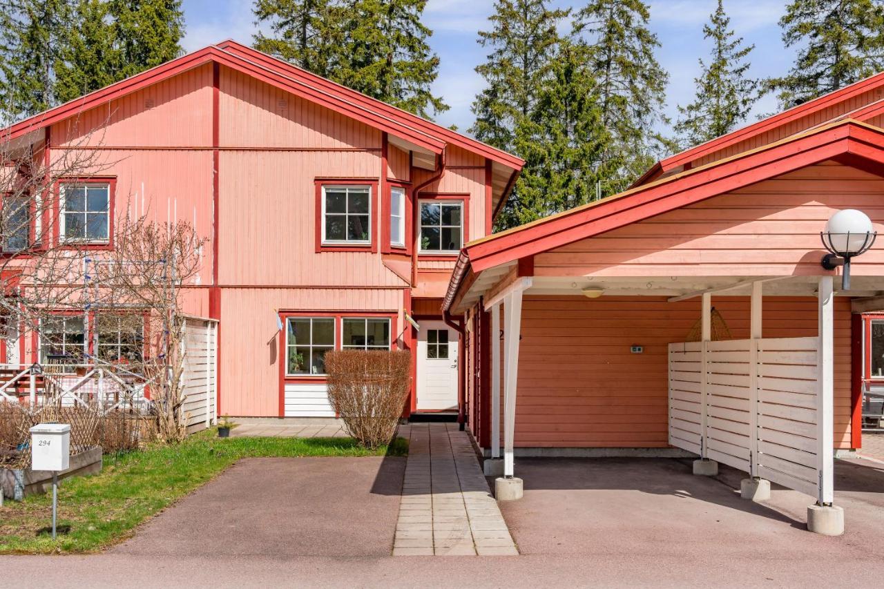 Uppsala Large Family Home Beside Forest Екстер'єр фото