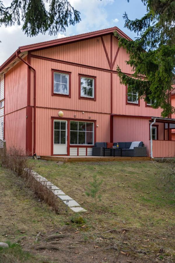 Uppsala Large Family Home Beside Forest Екстер'єр фото