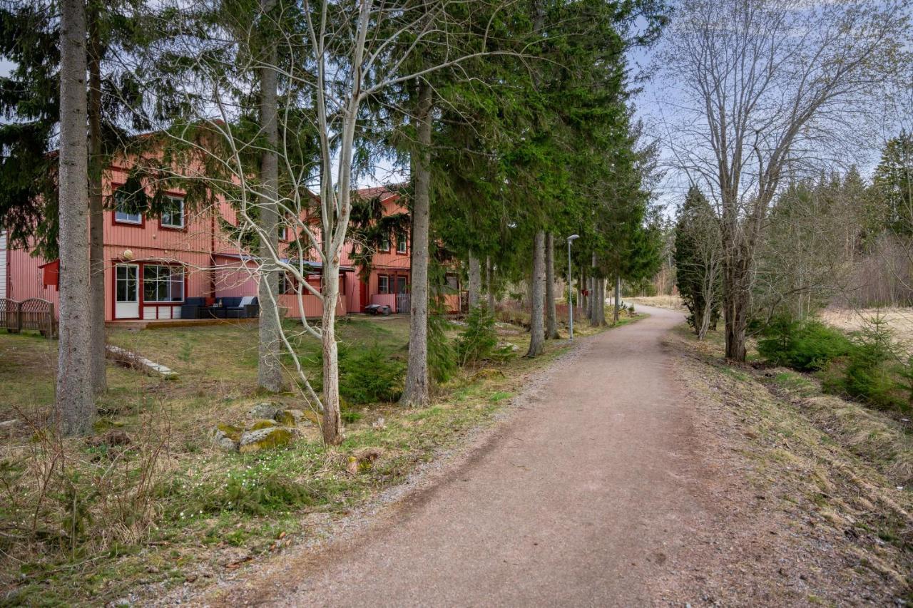 Uppsala Large Family Home Beside Forest Екстер'єр фото