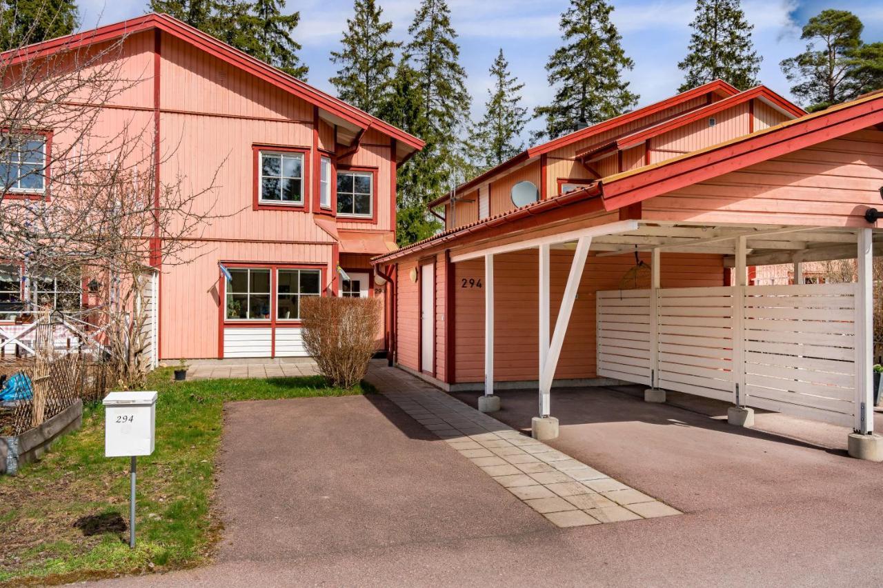 Uppsala Large Family Home Beside Forest Екстер'єр фото